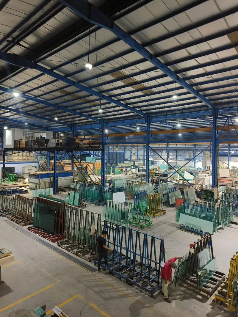 Fasilitas produksi kaca tempered Optima Glass